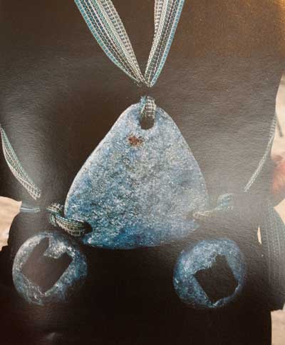 Poids attachés au dos des plongeuses