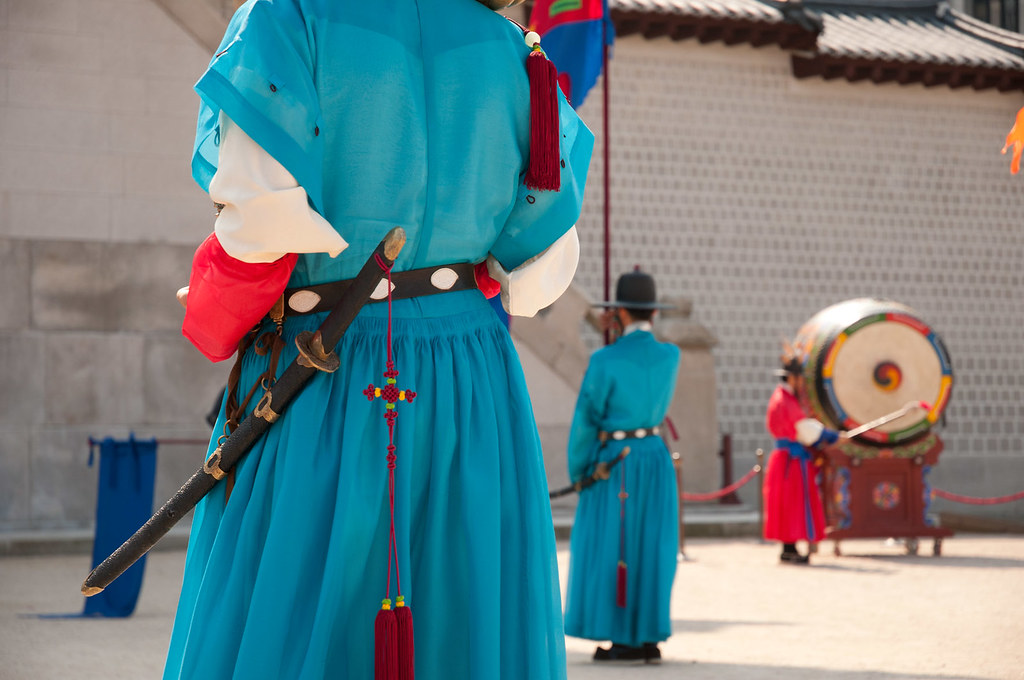 En bleu et rouge: le Jongsagwan s'occupe du "Livre de la Porte". En rouge et jaune, le Sumunjang est chargé du commandement de la Garde